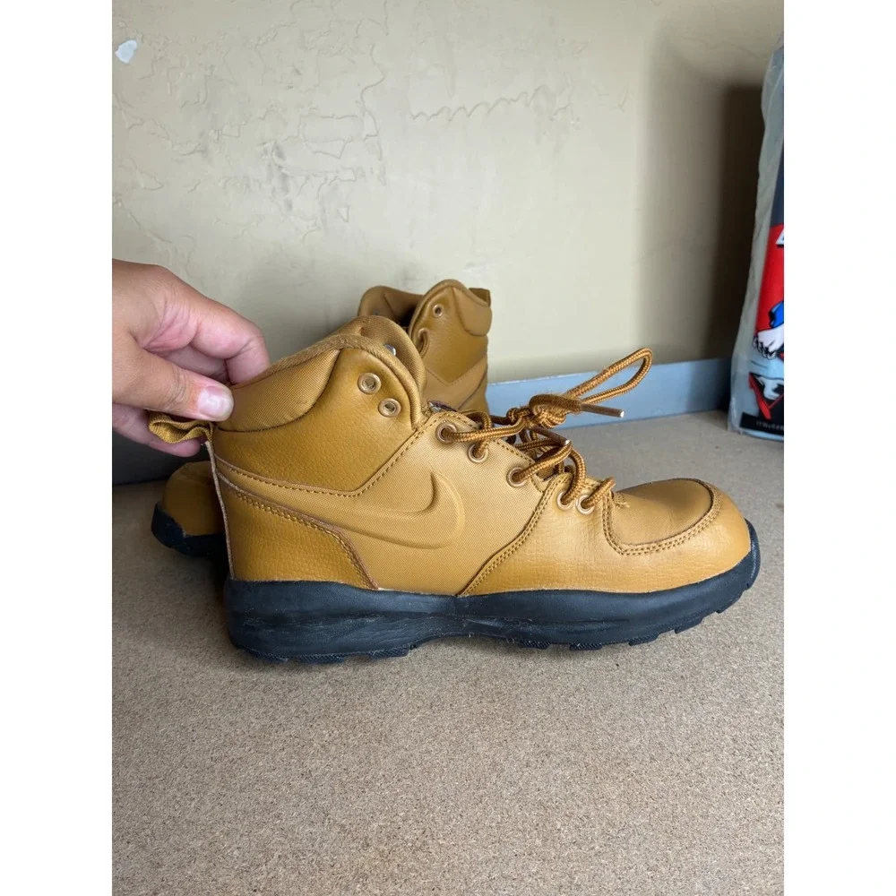 Nike Manoa LTR GS Wheat Brown Leather Boots BQ5371-700 Kids Size 5Y